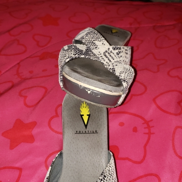 Volatile Wedges Super Cute 😍 - Picture 7 of 7